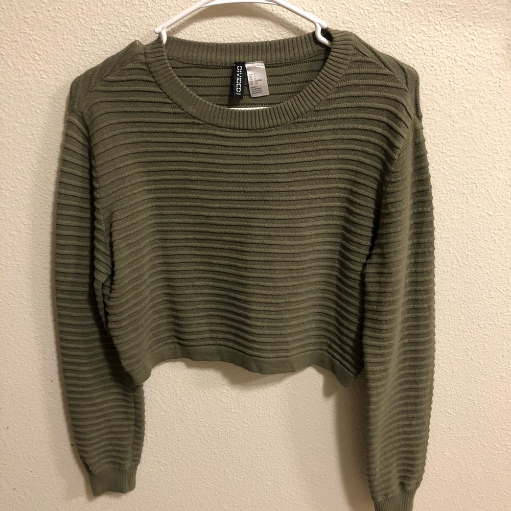 Crop top sweater